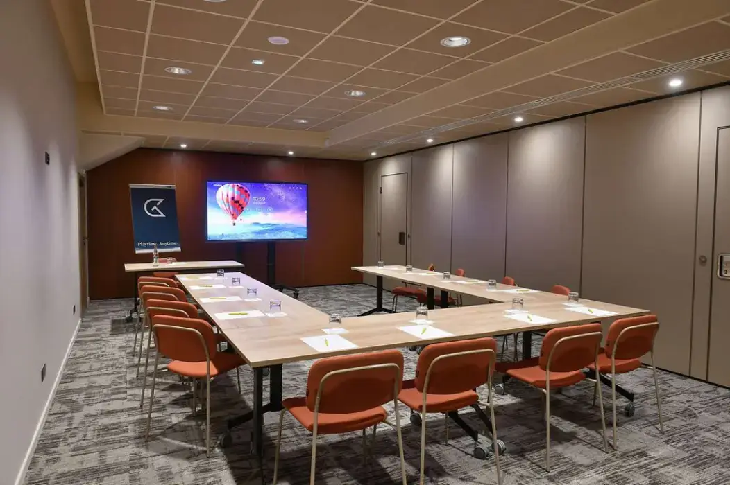 Golden Tulip Reims 4