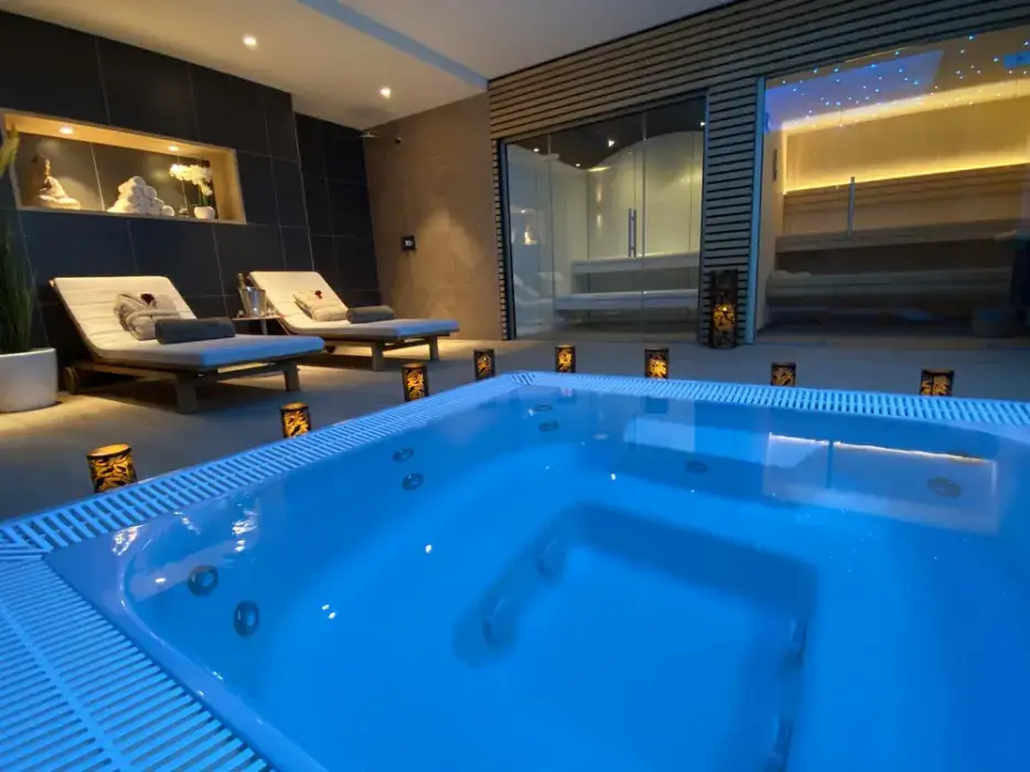 Brit Hôtel Piscine SPA Fougeres 2