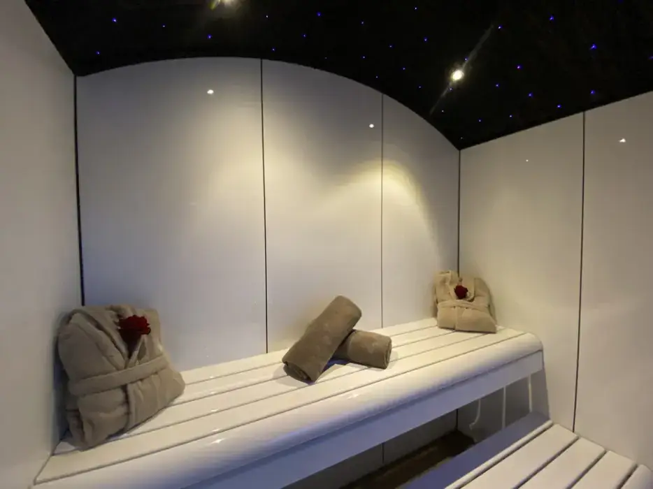 Brit Hôtel Piscine SPA Fougeres 7