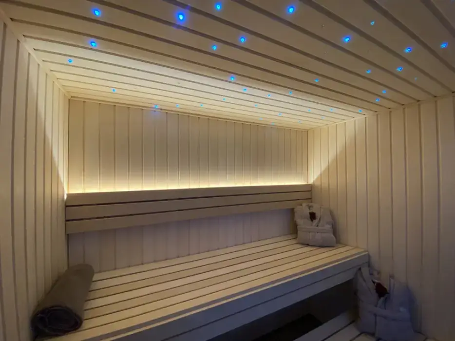 Brit Hôtel Piscine SPA Fougeres 8
