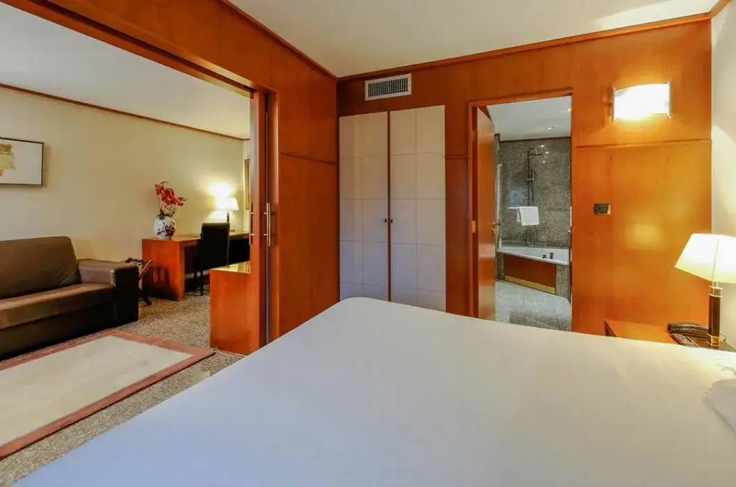 Goldstar Suites 4