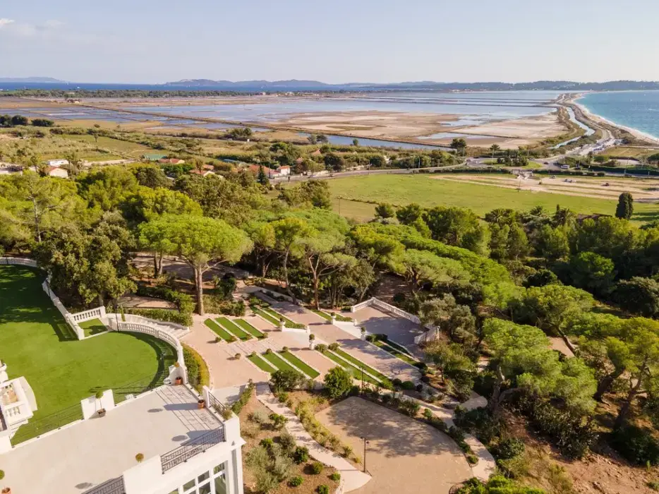 Castel Bay 5