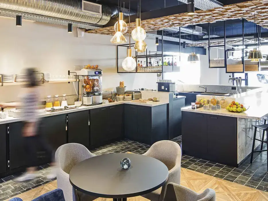 Ibis Styles Laval Centre Gare 6