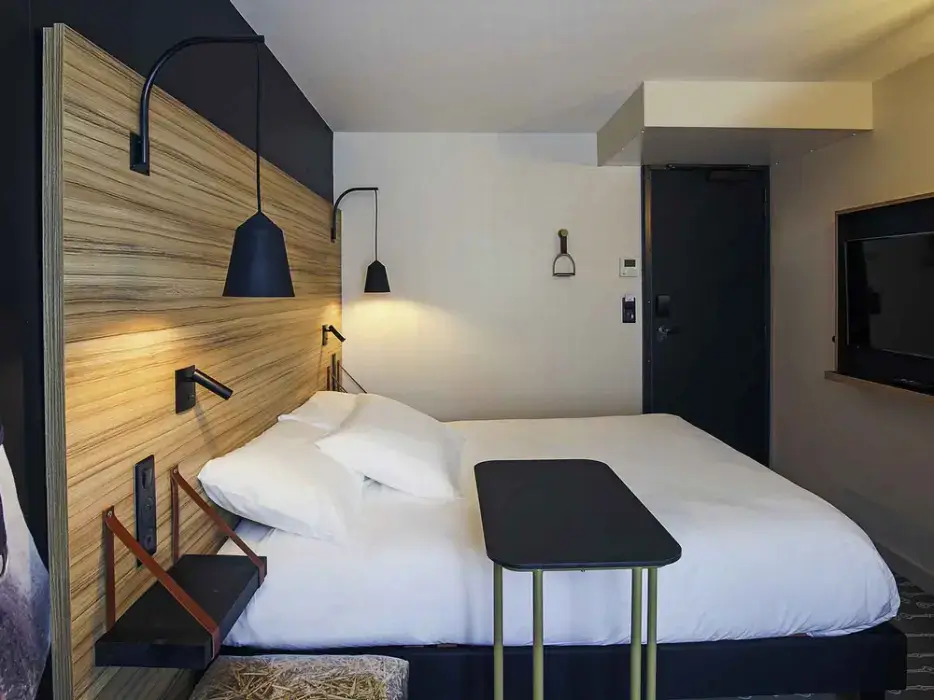 Ibis Styles Laval Centre Gare 8