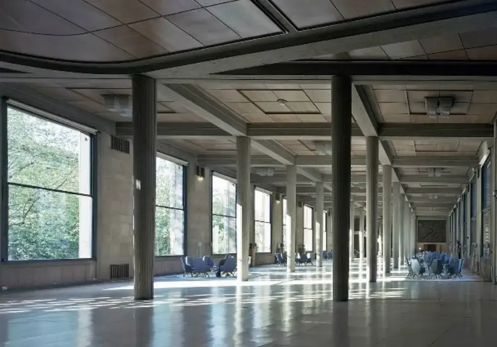 Palais d'Iéna 9