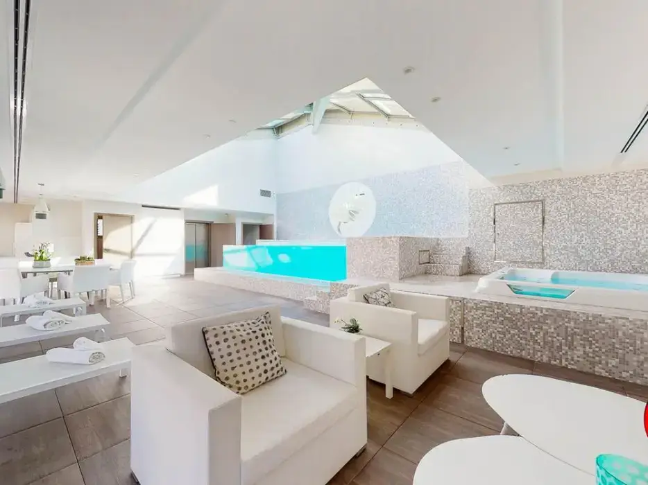The Pool House Cannes 8