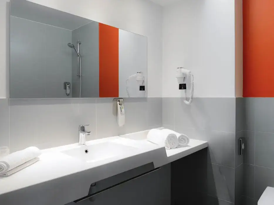 Ibis Styles Caen Centre Gare 8