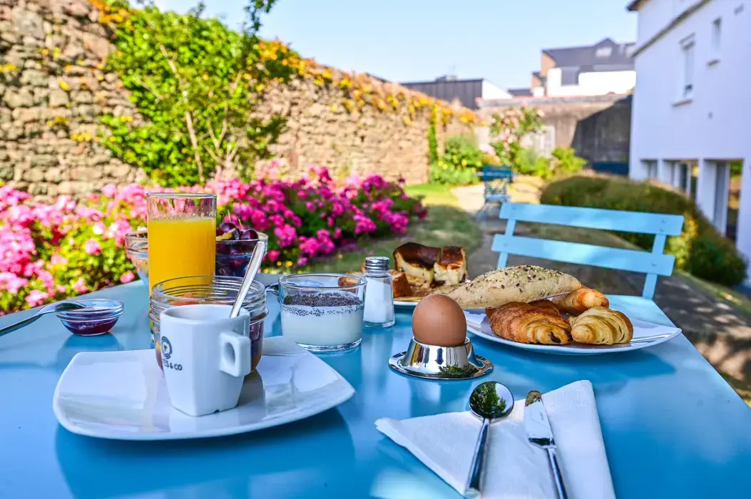 Quality Hôtel La Marébaudiere 10