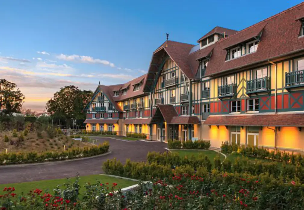 Renaissance Paris Hippodrome de St. Cloud Hotel