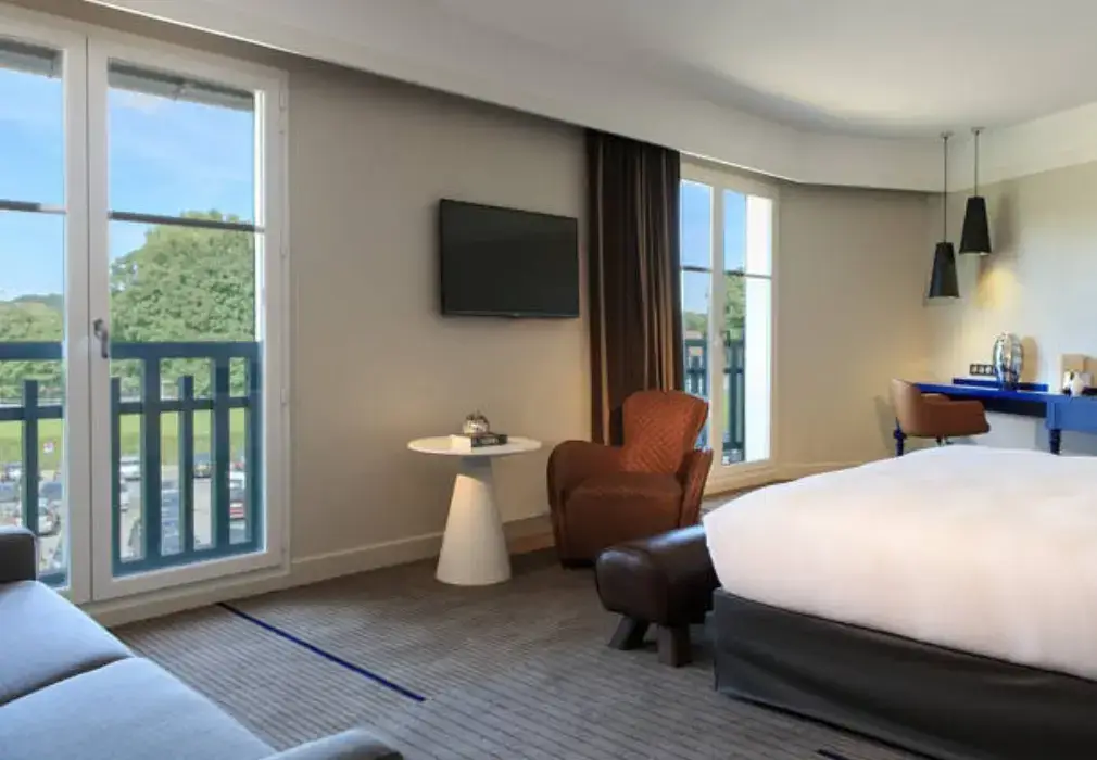 Renaissance Paris Hippodrome de St. Cloud Hotel 9