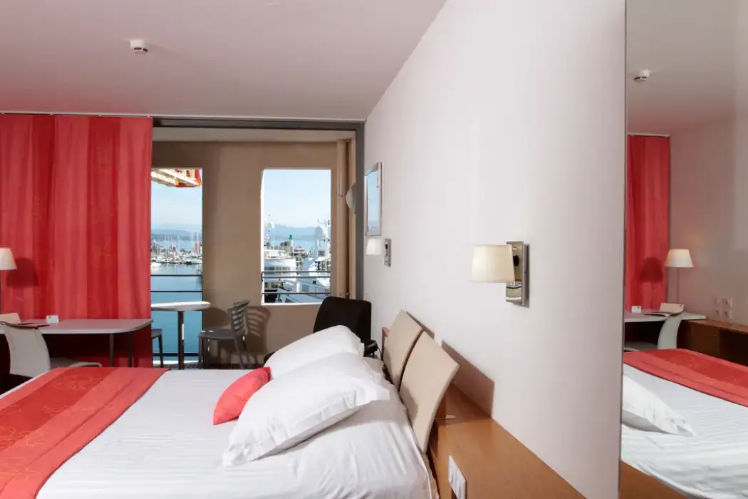 Best Western Premier Hôtel du Vieux Port 2