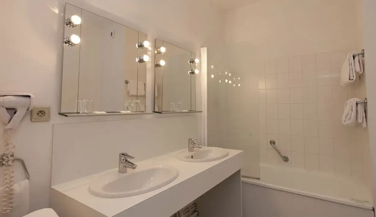 Hôtel Paradis 8