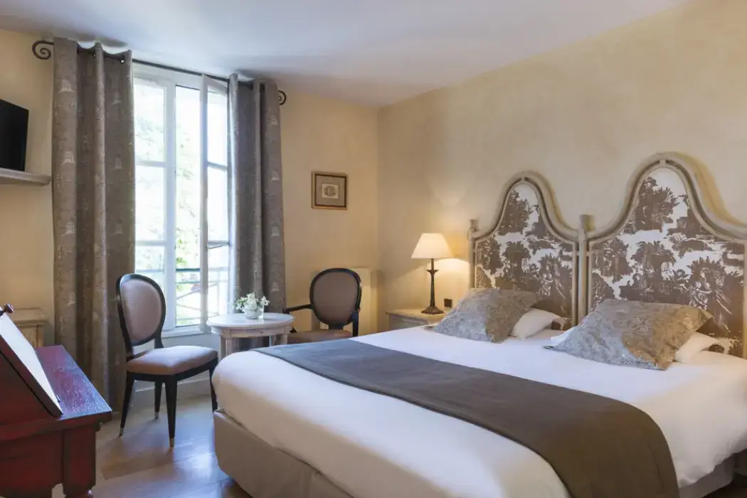Hôtel Aux Vieux Remparts 16