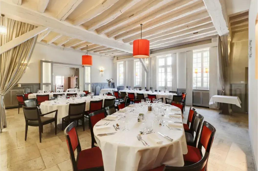 Hôtel Aux Vieux Remparts 23