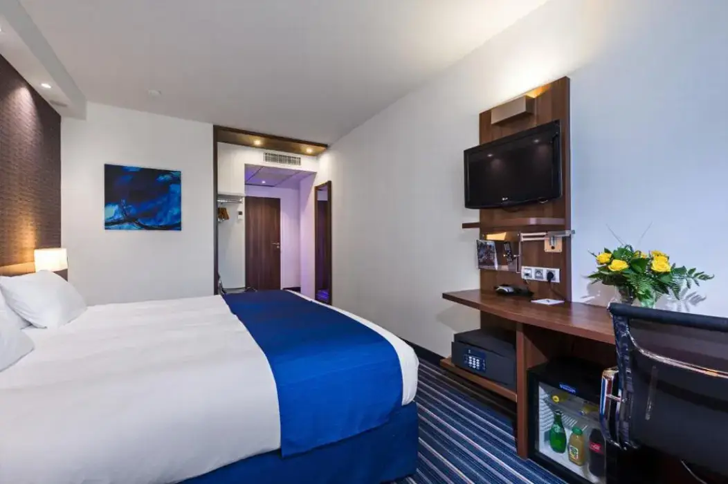 Golden Tulip Marseille Airport 9