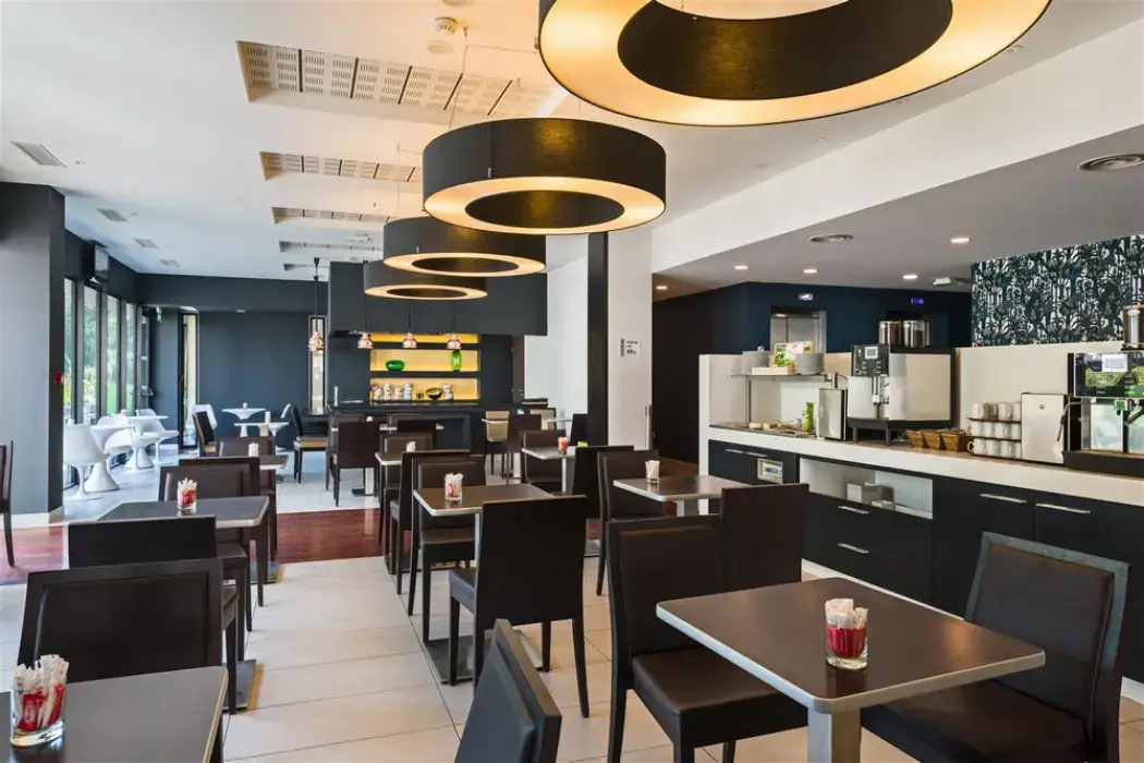 Golden Tulip Marseille Airport 12