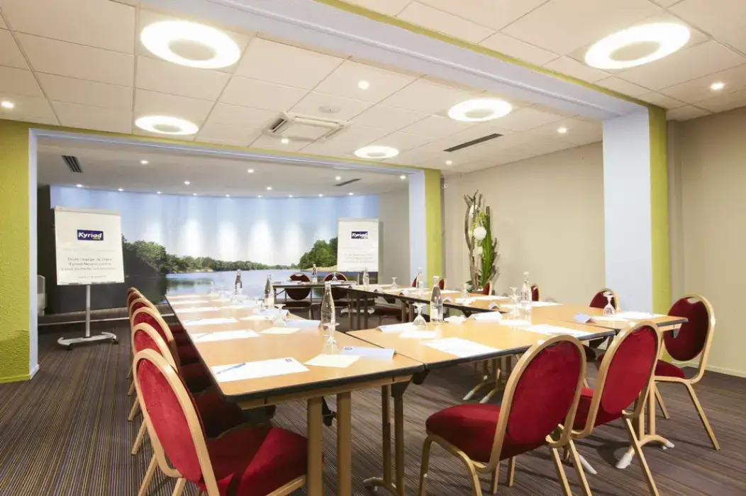 Kyriad Nevers Centre 6