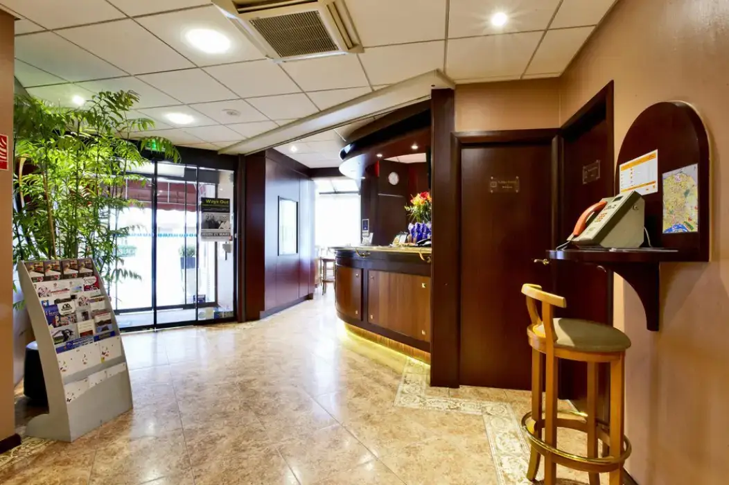 Kyriad Nevers Centre 12