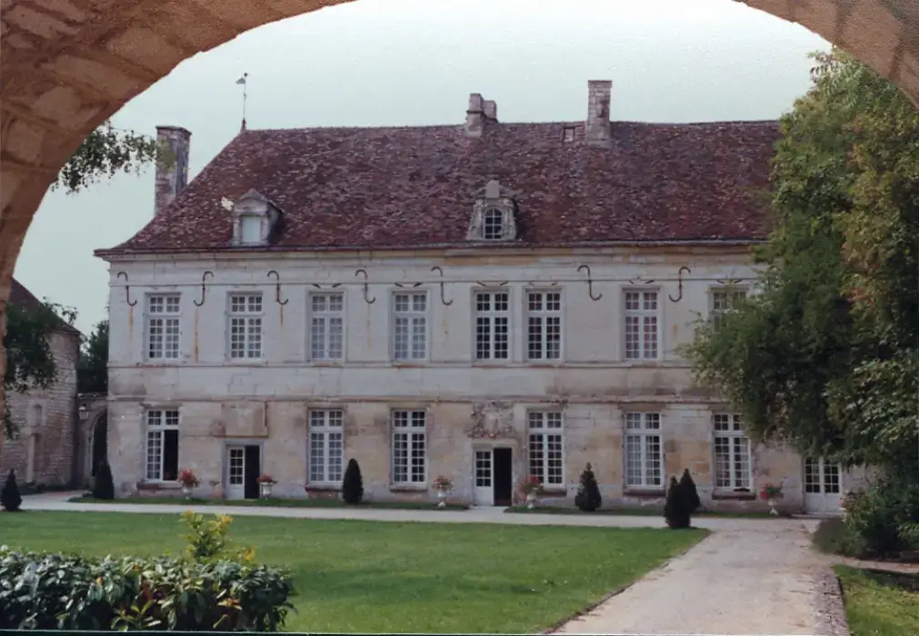 Château De Viviers 7