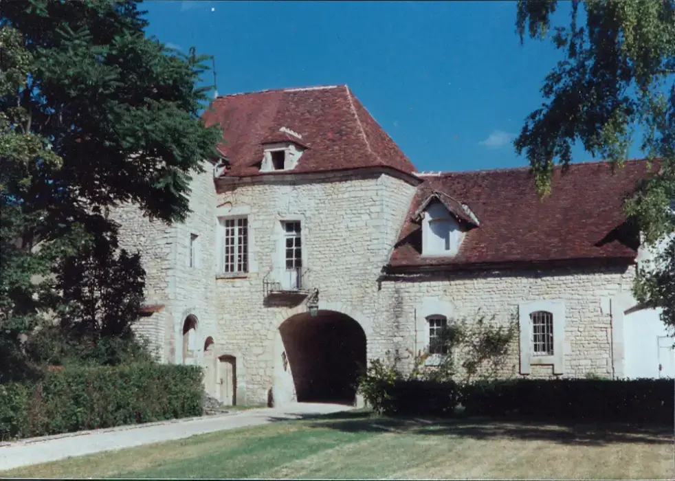 Château De Viviers 8