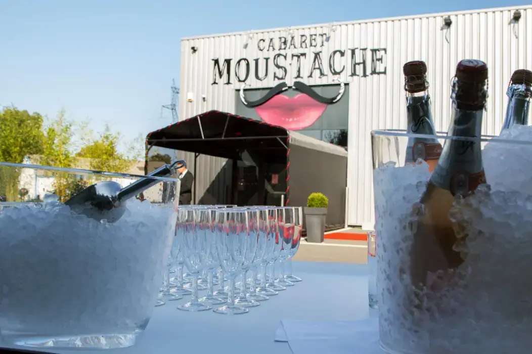 Cabaret Moustache 10