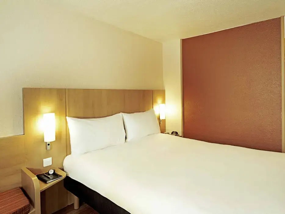 Ibis Rambouillet 3