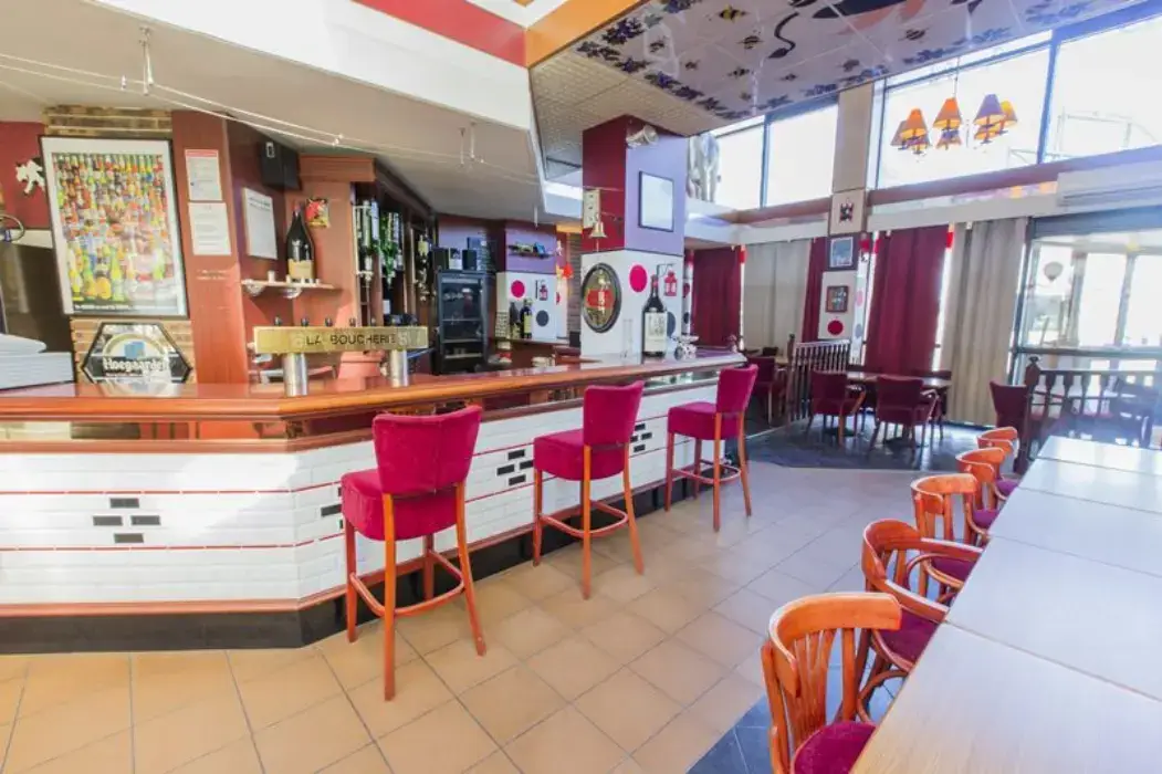 Hipotel Paris Hippodrome Parc Floral 4