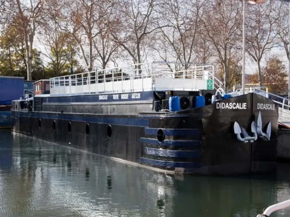 Péniche Didascalie