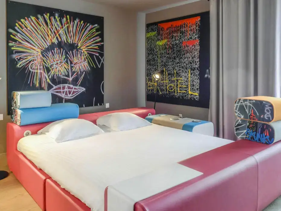 Newhotel Of Marseille 8