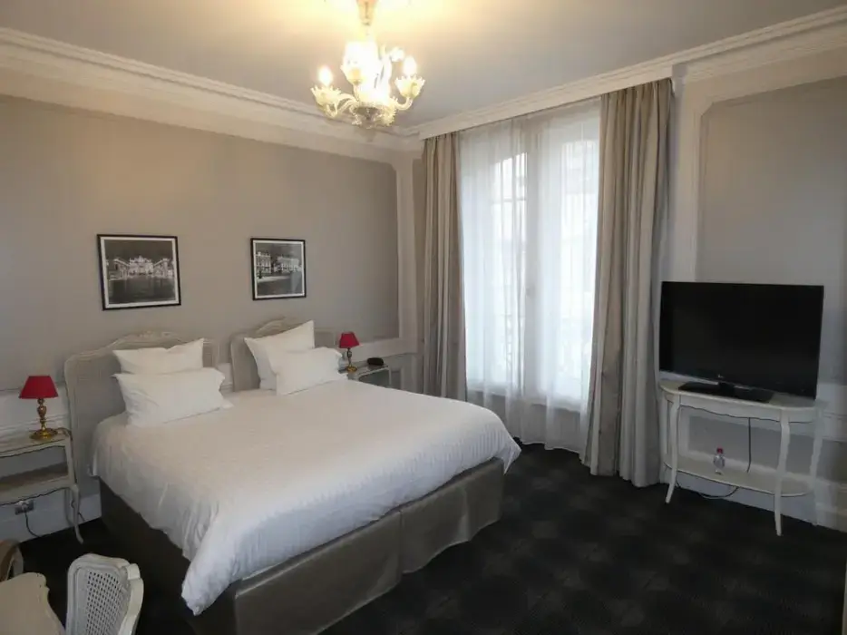 Grand hôtel de la Reine 5
