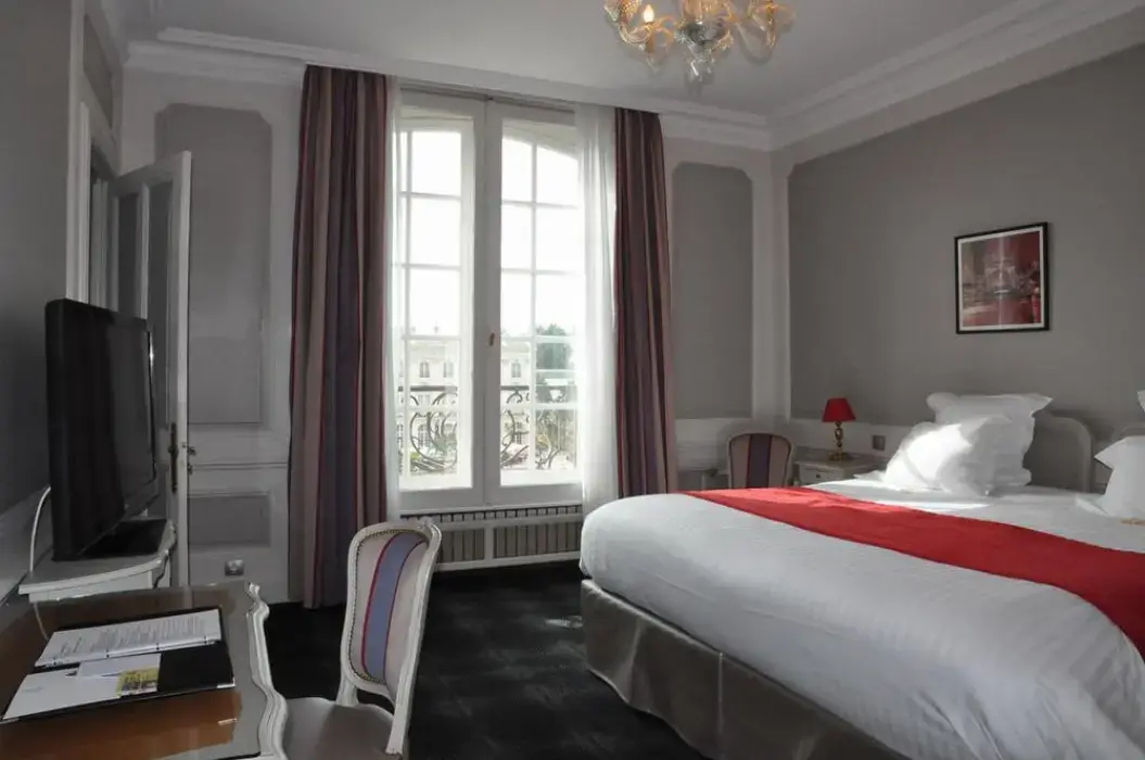 Grand hôtel de la Reine 9