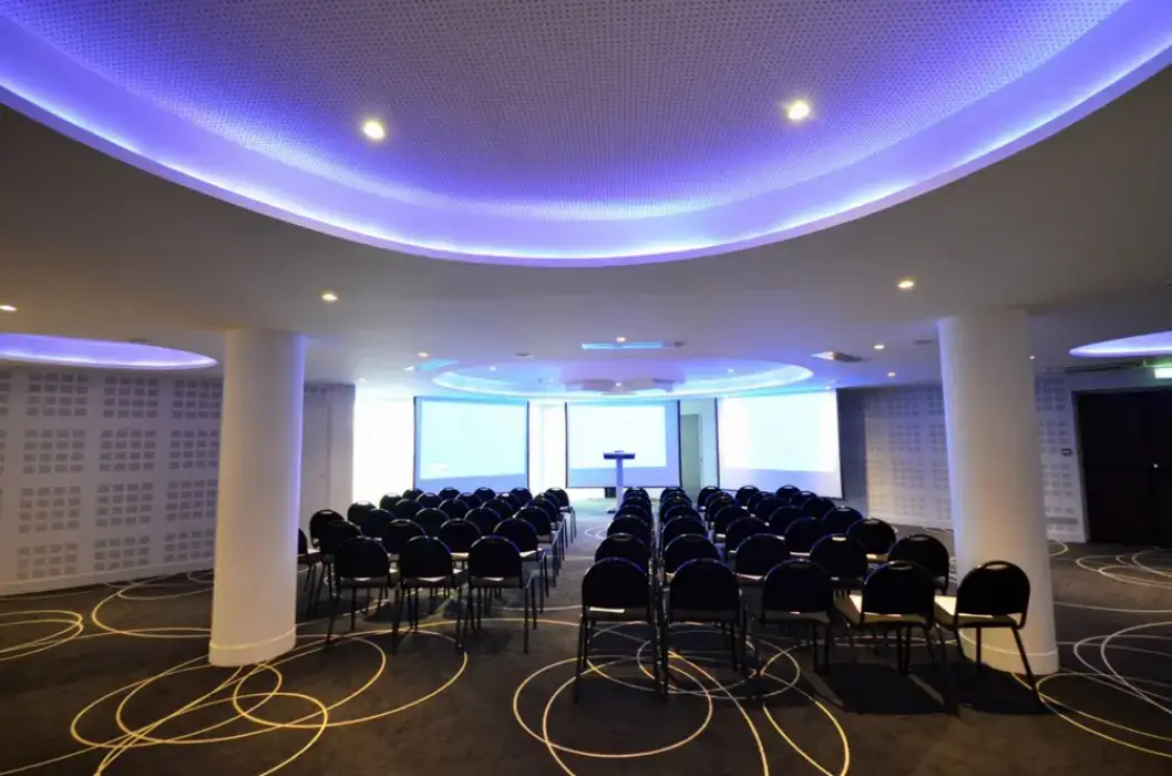 Holiday Inn Dijon 10