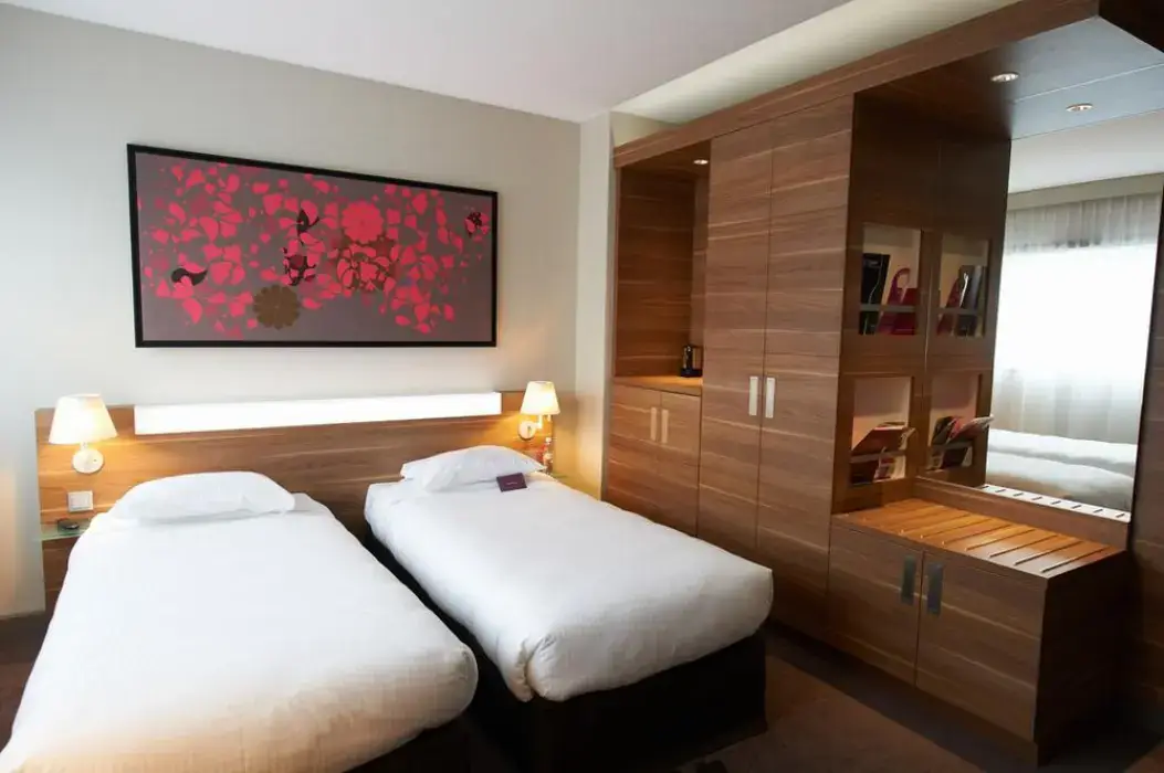 Mercure Cholet Centre 9