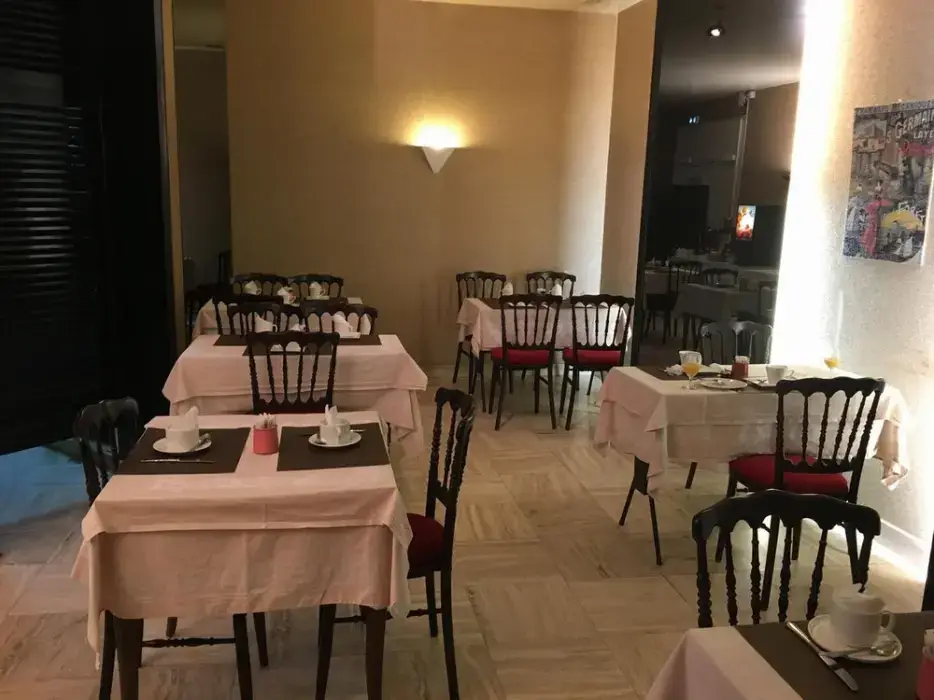 Hôtel des Trois Marchands 2