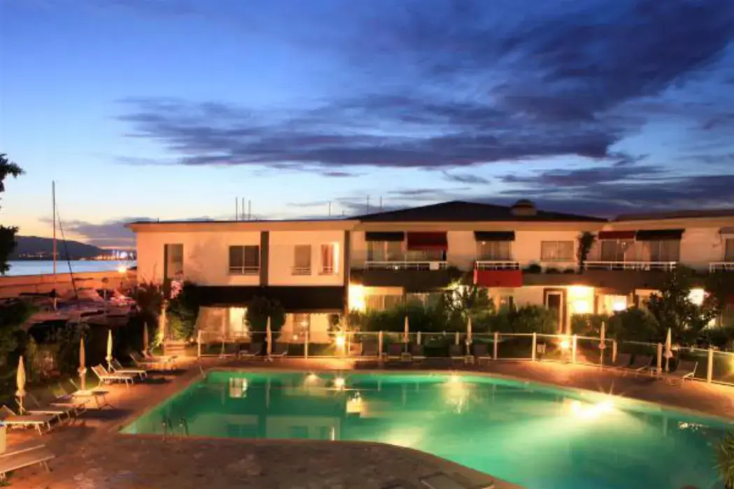 Best Western Plus Hôtel La Marina 7