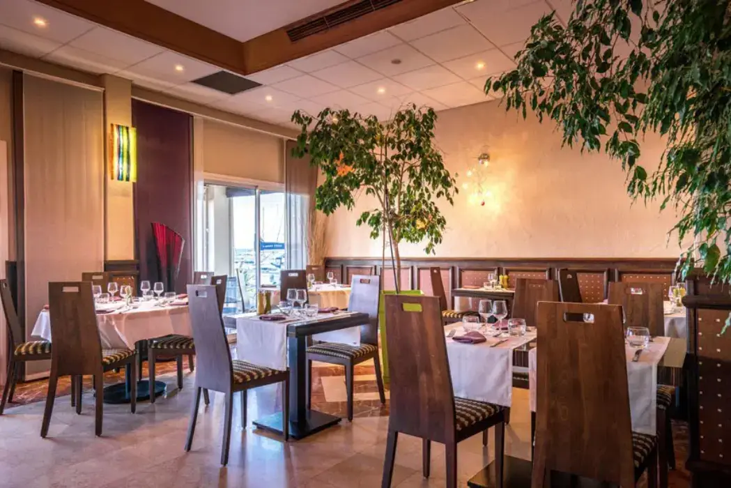 Best Western Plus Hôtel La Marina 8