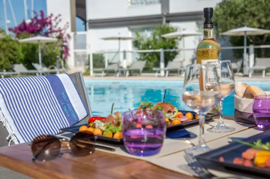 Best Western Plus Hôtel La Marina 15