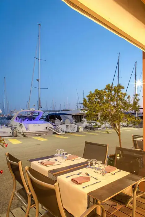 Best Western Plus Hôtel La Marina 16