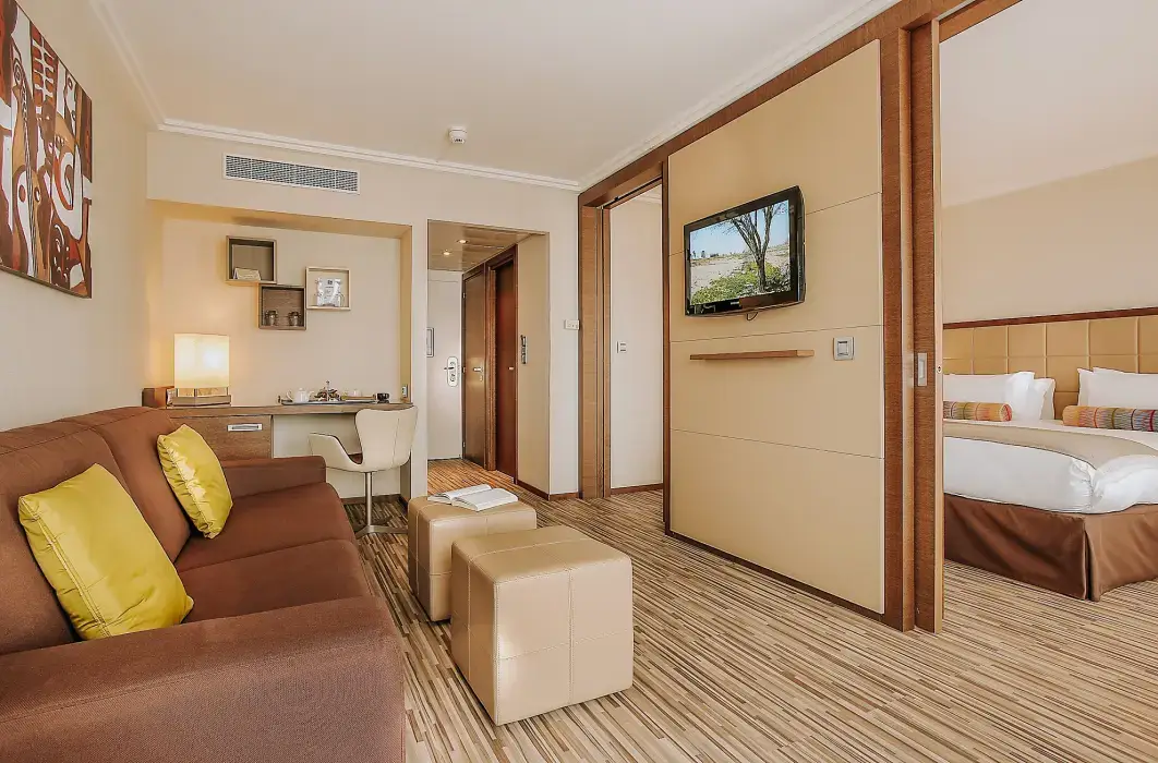 AC Hotel Ambassadeur Antibes - Juan-les-Pins 4