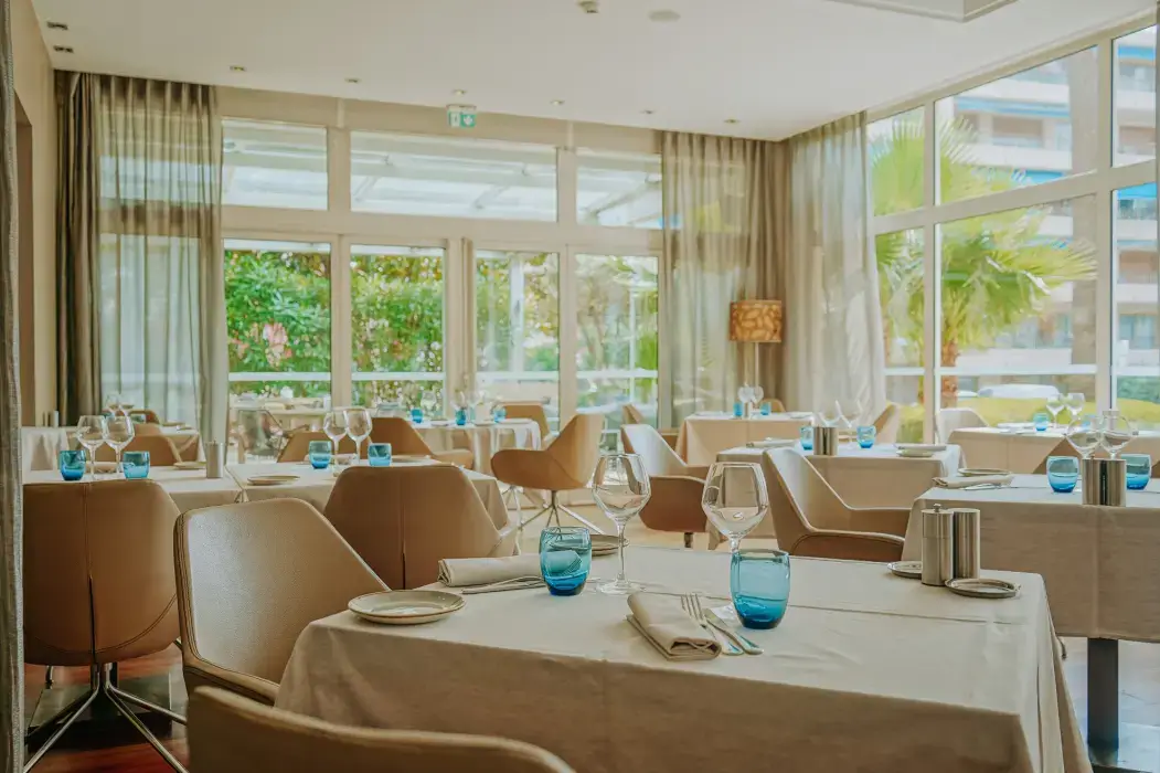 AC Hotel Ambassadeur Antibes - Juan-les-Pins 11