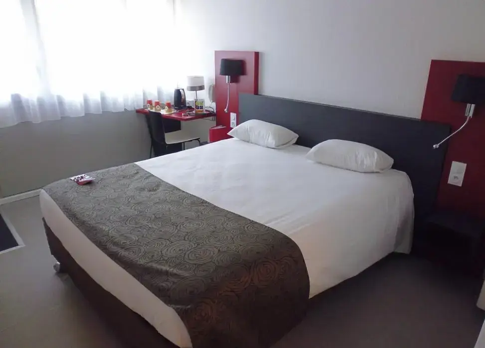 Best Hôtel Mayenne 8