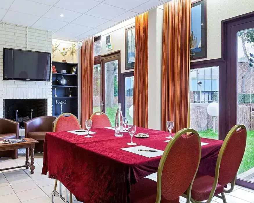 Comfort Hotel Cachan 8