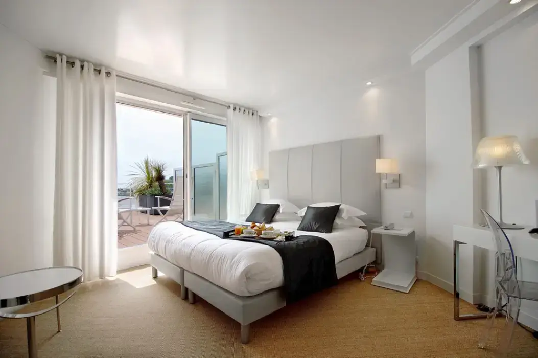 Hôtel La Marine 8
