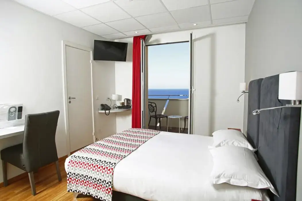 Hôtel Méditerranée 2