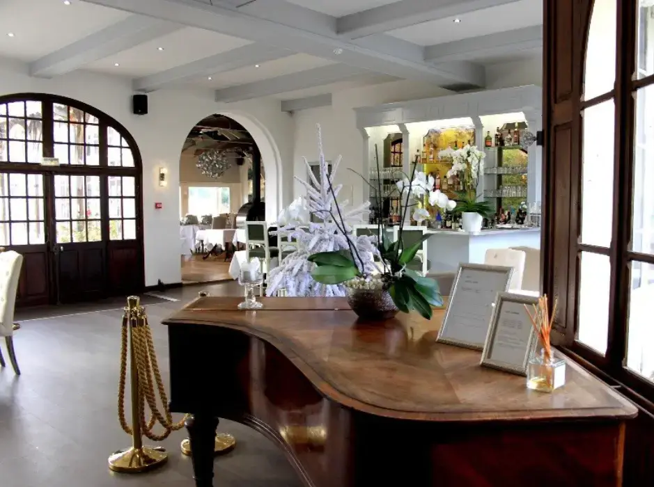 Le Pavillon Bleu Olivet 3