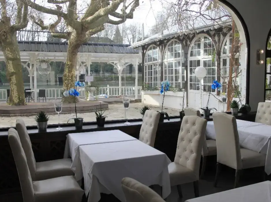 Le Pavillon Bleu Olivet 4