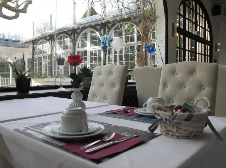 Le Pavillon Bleu Olivet 8