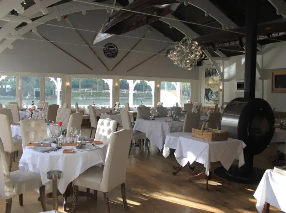 Le Pavillon Bleu Olivet 9