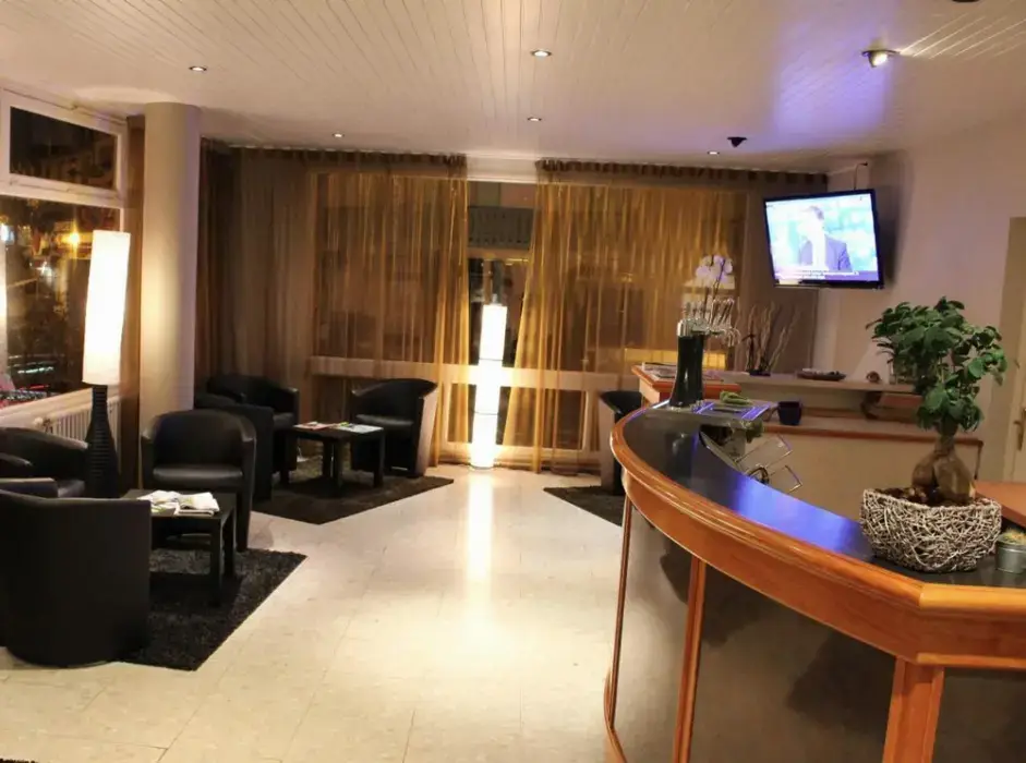 Bagnoles Hôtel 8