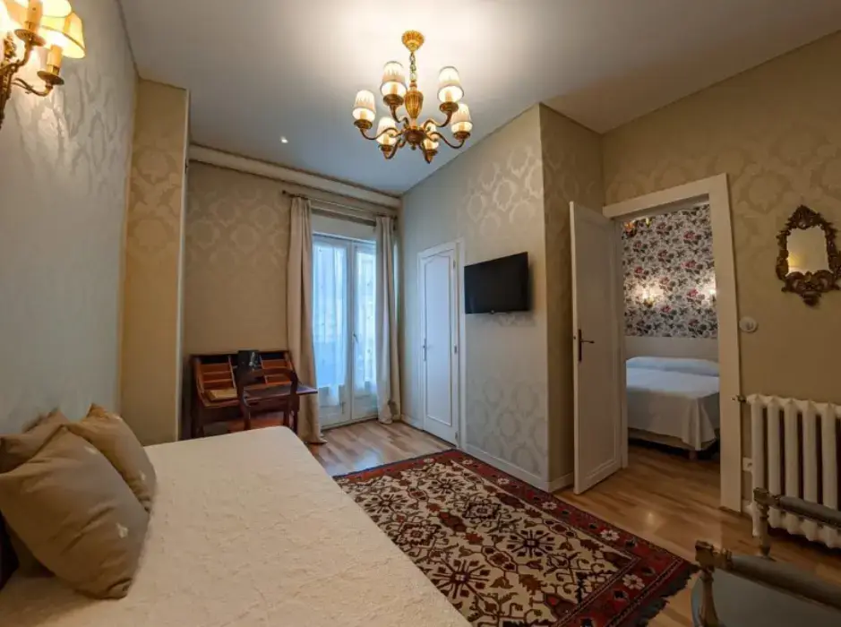 Hôtel de l'Abeille 7